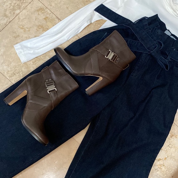 Vince Camuto Bootie . Size 9 Khaki Grey - Picture 7 of 10